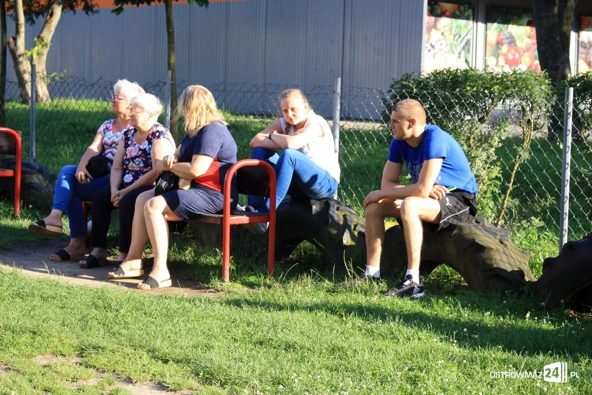 Czytanie twórczości Tuwima przy Widnichowskiej (zdjęcia)