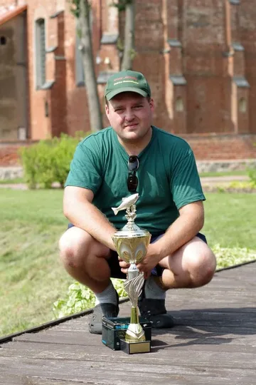 Marcin Kołakowski z pucharem wójta gminy Andrzejewo (zdjęcia)