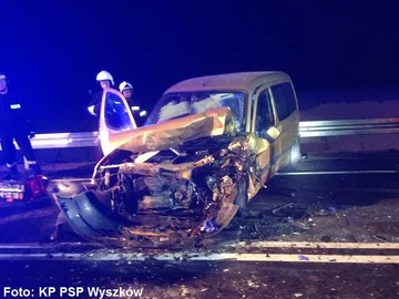 Wypadek na "ósemce". Akcja ratunkowa trwała ponad pięć godzin (zdjęcia)