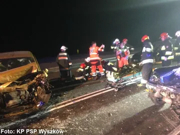 Wypadek na "ósemce". Akcja ratunkowa trwała ponad pięć godzin (zdjęcia)