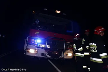 Dachowanie osobówki w Boreczku (zdjęcia)