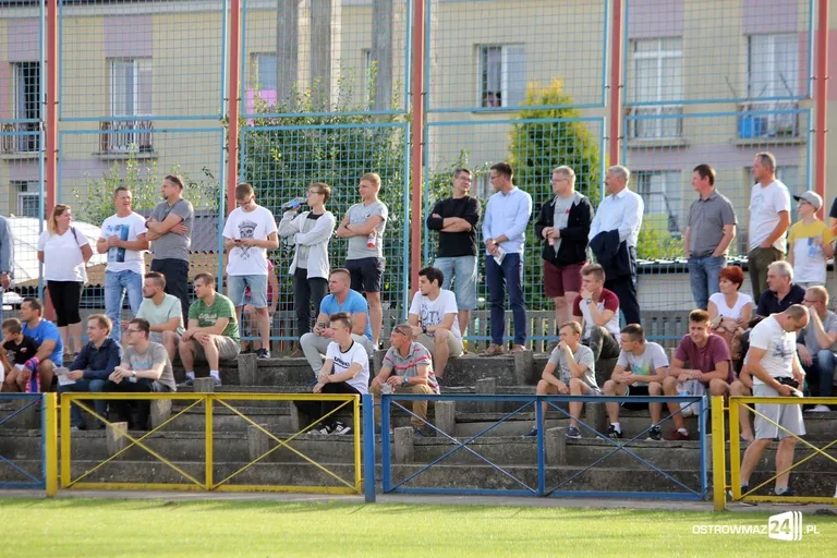 Święto piłki w Ostrołęce. Lekcja futbolu dla GKS Andrzejewo (zdjęcia)