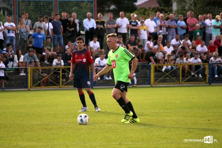 Święto piłki w Ostrołęce. Lekcja futbolu dla GKS Andrzejewo (zdjęcia)