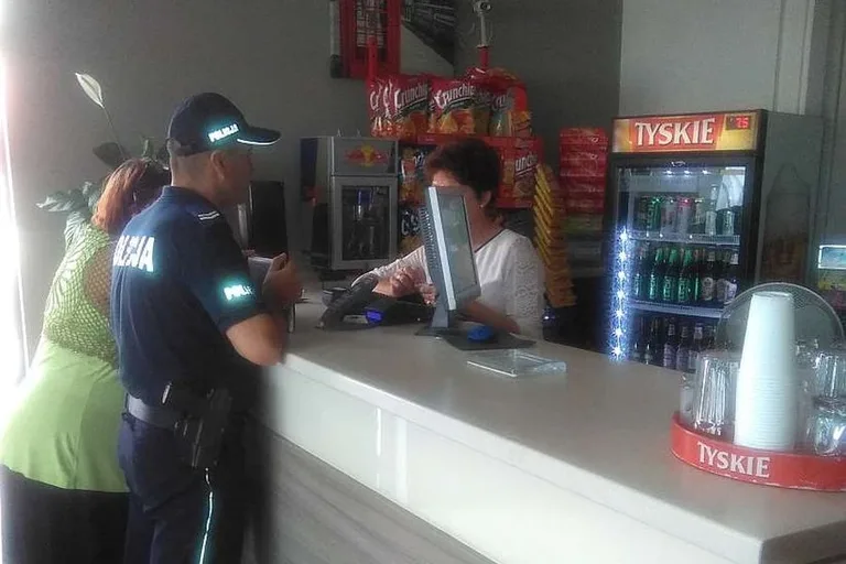 Sprzedaż alkoholu nieletnim. Działania ostrowskiej policji (zdjęcia)