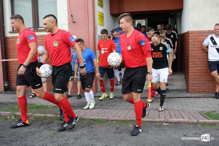 Ostrovia bez szans w starciu z KS CK Troszyn (zdjęcia)