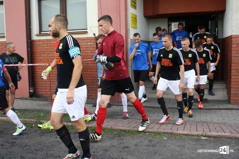Ostrovia bez szans w starciu z KS CK Troszyn (zdjęcia)