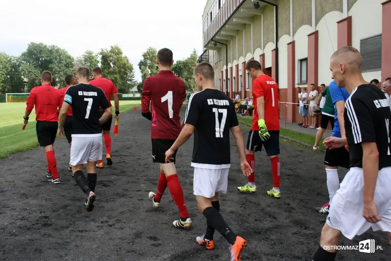Ostrovia bez szans w starciu z KS CK Troszyn (zdjęcia)
