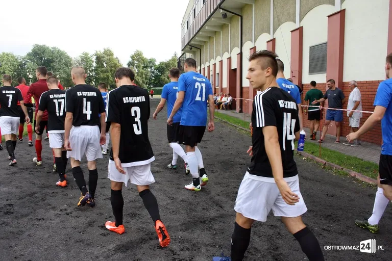 Ostrovia bez szans w starciu z KS CK Troszyn (zdjęcia)