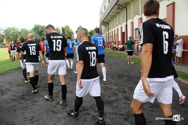Ostrovia bez szans w starciu z KS CK Troszyn (zdjęcia)