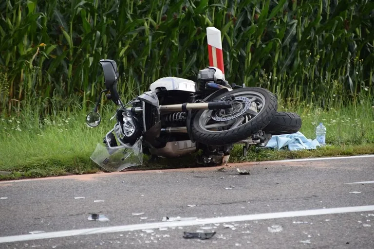 Wypadek na trasie Ostrów Mazowiecka - Łomża. Kilkukilometrowy korek (zdjęcia)