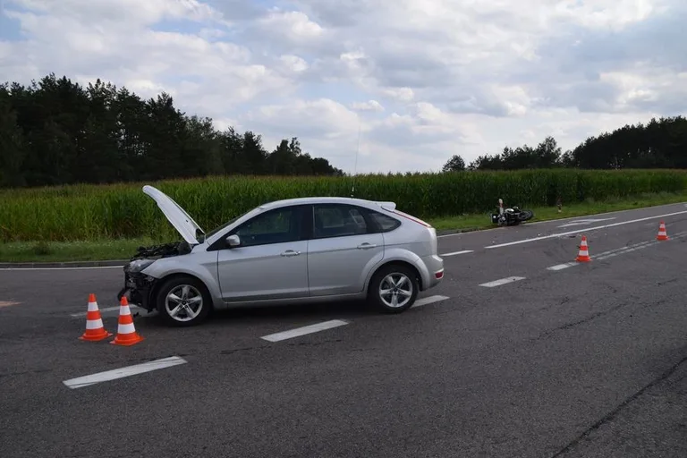 Wypadek na trasie Ostrów Mazowiecka - Łomża. Kilkukilometrowy korek (zdjęcia)