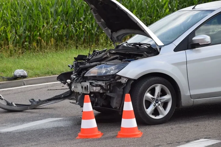 Wypadek na trasie Ostrów Mazowiecka - Łomża. Kilkukilometrowy korek (zdjęcia)