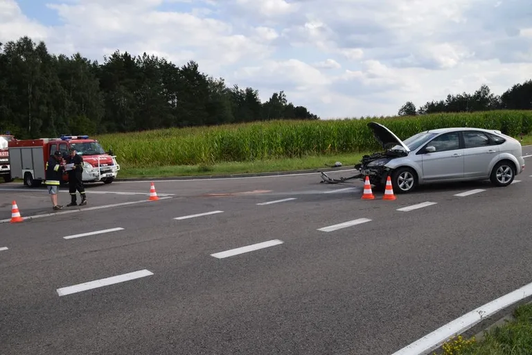Wypadek na trasie Ostrów Mazowiecka - Łomża. Kilkukilometrowy korek (zdjęcia)