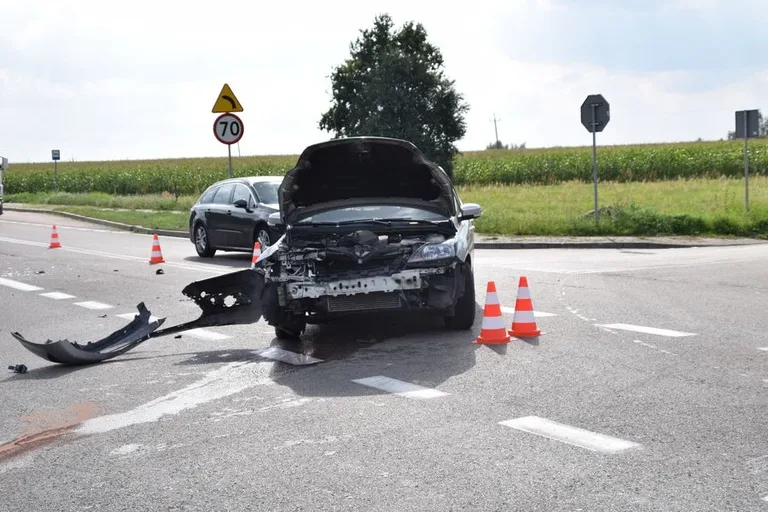 Wypadek na trasie Ostrów Mazowiecka - Łomża. Kilkukilometrowy korek (zdjęcia)