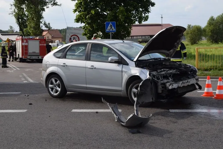 Wypadek na trasie Ostrów Mazowiecka - Łomża. Kilkukilometrowy korek (zdjęcia)
