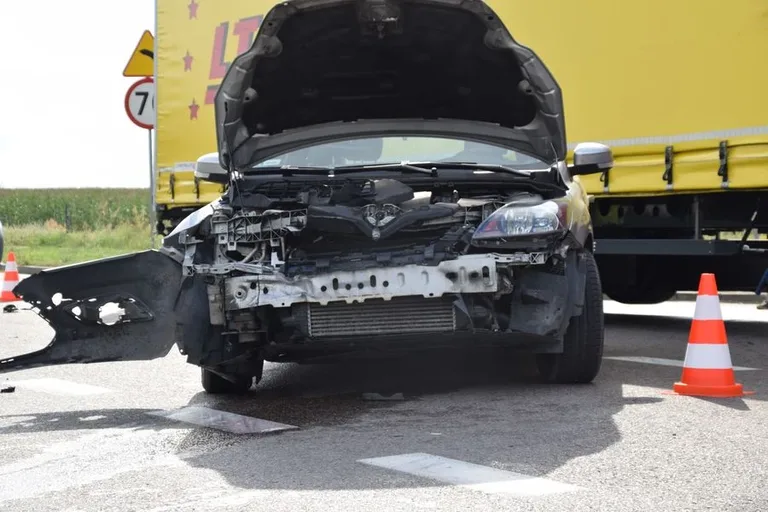 Wypadek na trasie Ostrów Mazowiecka - Łomża. Kilkukilometrowy korek (zdjęcia)