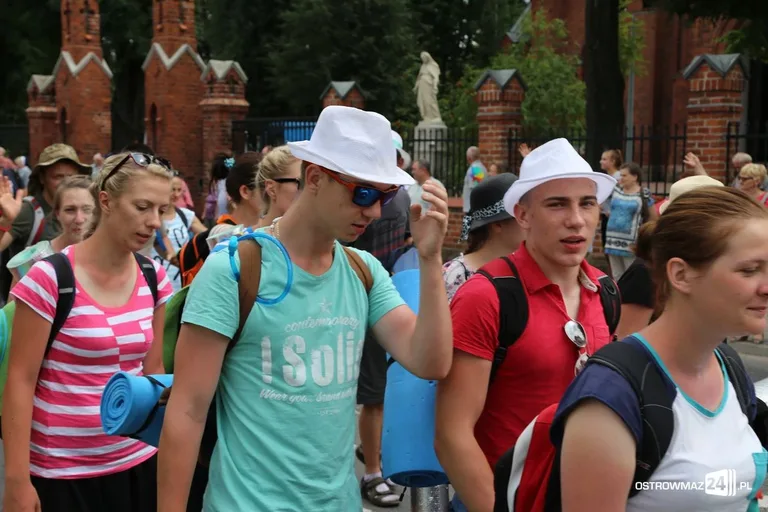 Ostrowscy pielgrzymi wyruszyli na Jasną Górę (zdjęcia, wideo)