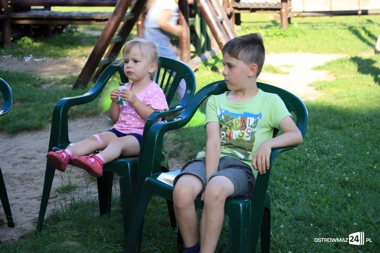 Czytanie twórczości Tuwima przy Widnichowskiej (zdjęcia)