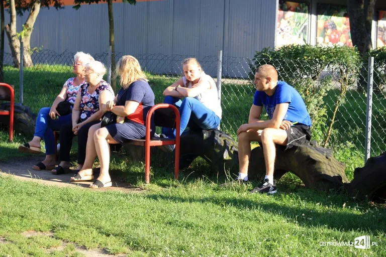 Czytanie twórczości Tuwima przy Widnichowskiej (zdjęcia)