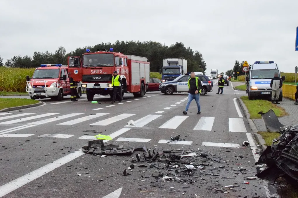 Pijany 49-latek sprawcą wypadku w Gosterach. Trzy osoby w szpitalu (zdjęcia)