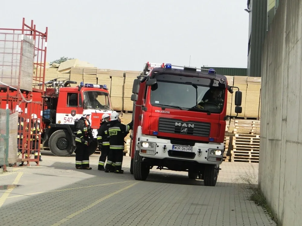 Pożar w małkińskim zakładzie Rockwool (zdjęcia)