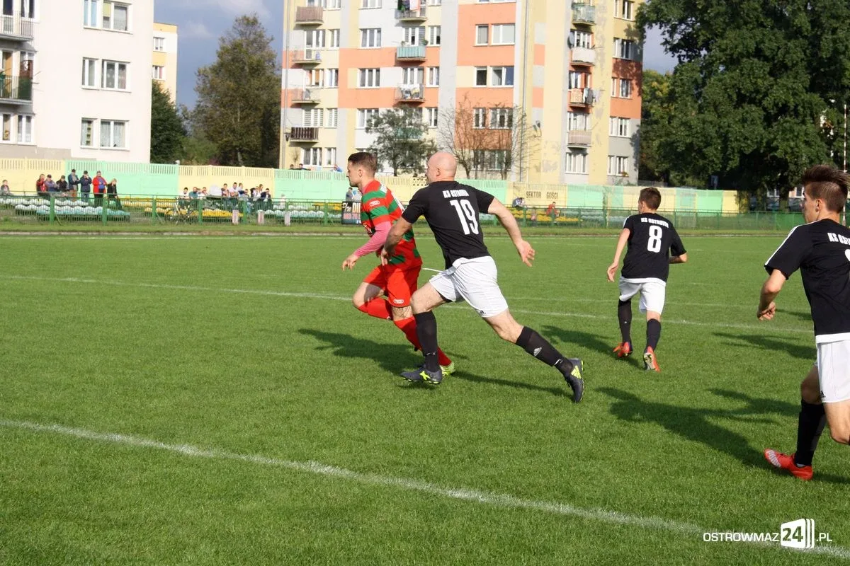Ostrovia uległa wiceliderowi z Żuromina (zdjęcia)