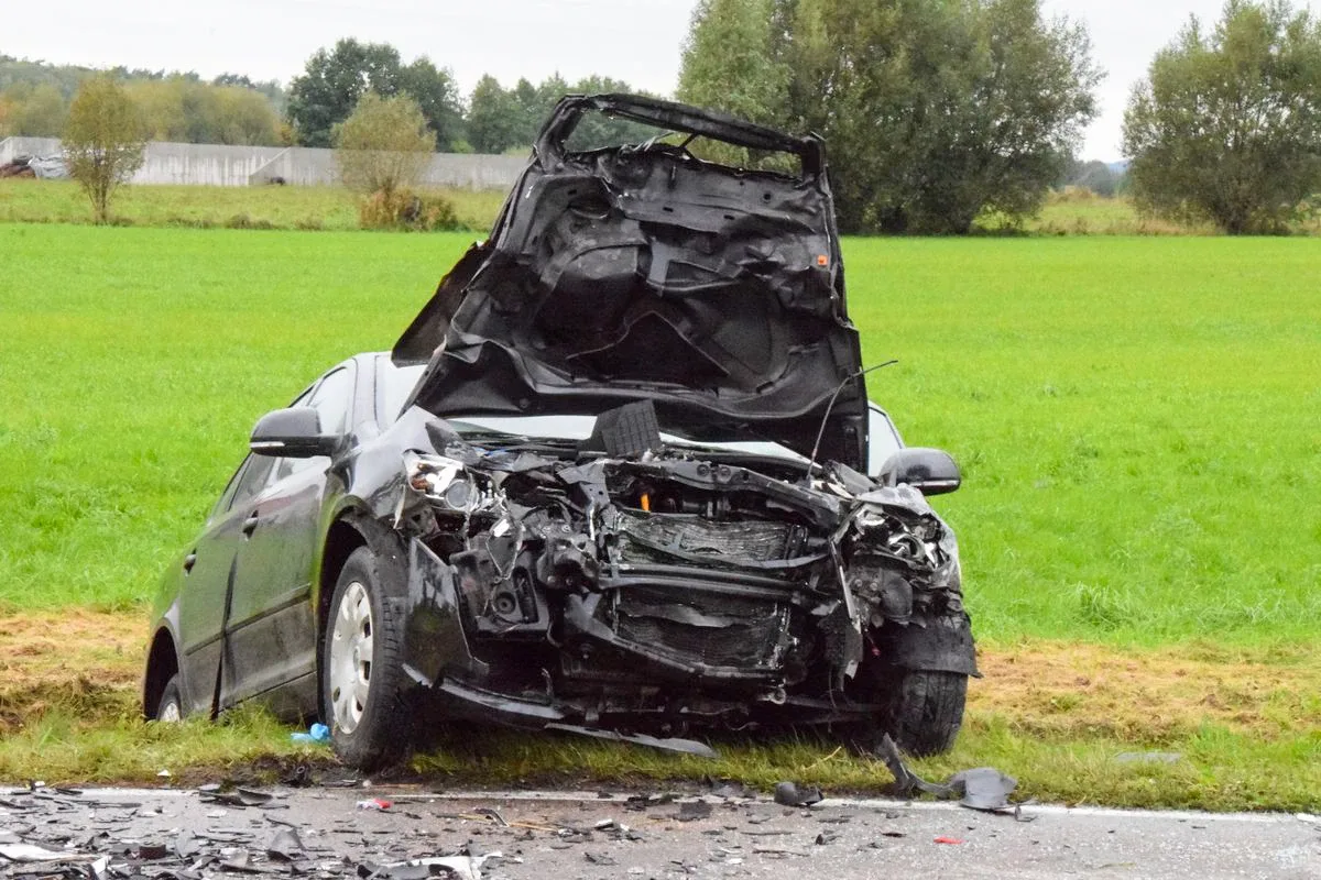 Pijany 49-latek sprawcą wypadku w Gosterach. Trzy osoby w szpitalu (zdjęcia)