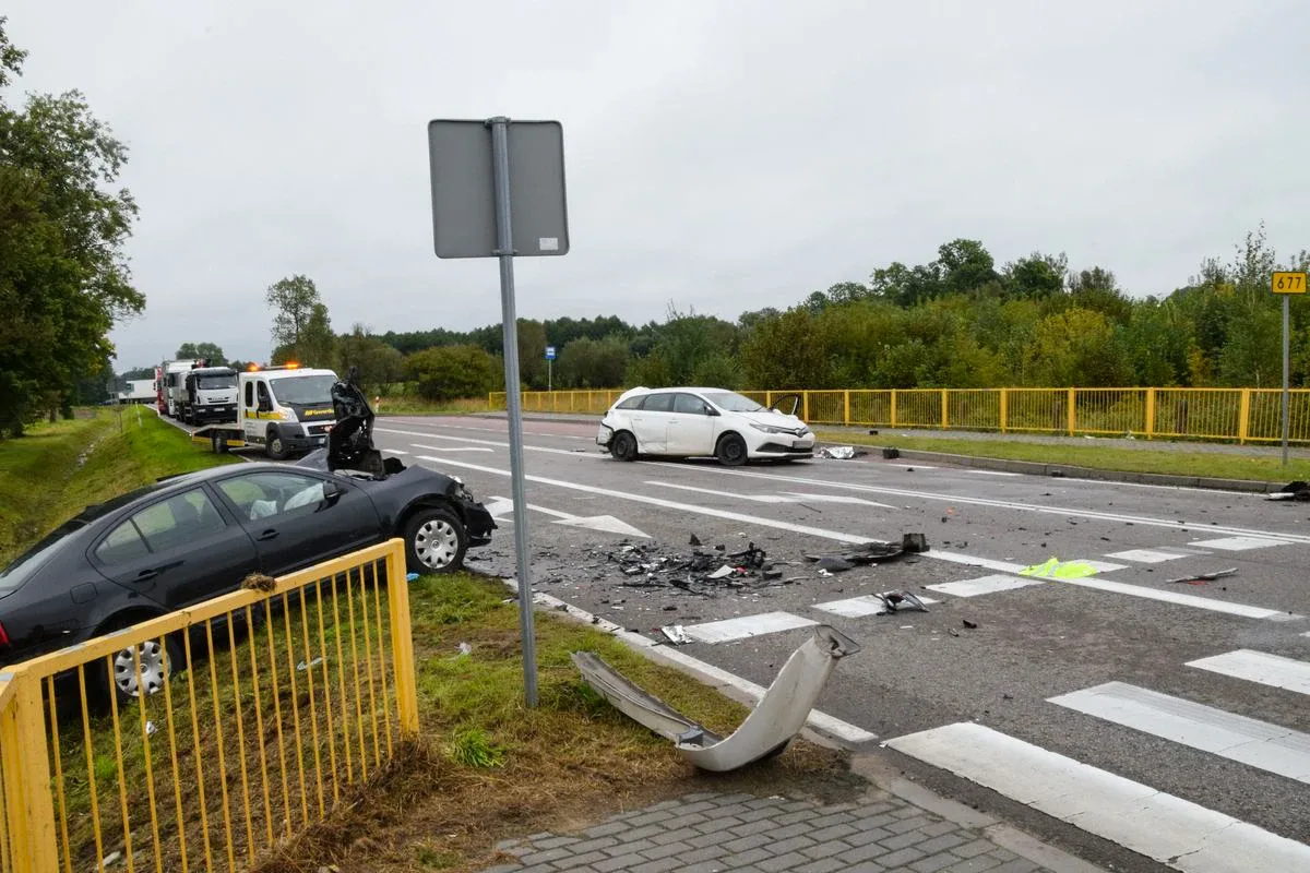 Pijany 49-latek sprawcą wypadku w Gosterach. Trzy osoby w szpitalu (zdjęcia)