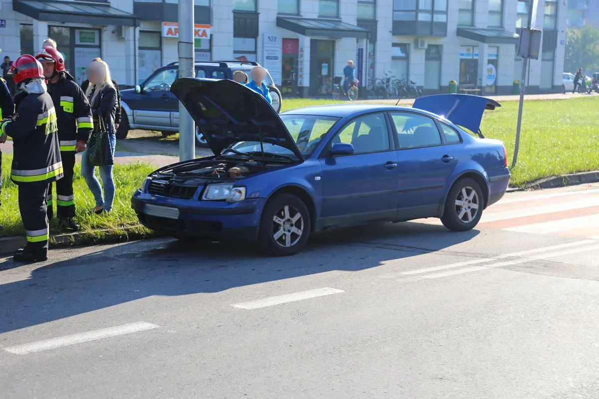 Zderzenie osobówek. Winna kobieta z powiatu ostrowskiego (zdjęcia)