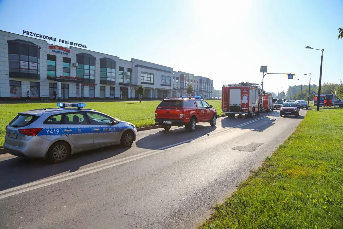 Zderzenie osobówek. Winna kobieta z powiatu ostrowskiego (zdjęcia)