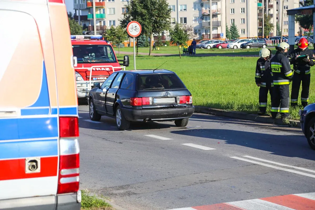 Zderzenie osobówek. Winna kobieta z powiatu ostrowskiego (zdjęcia)