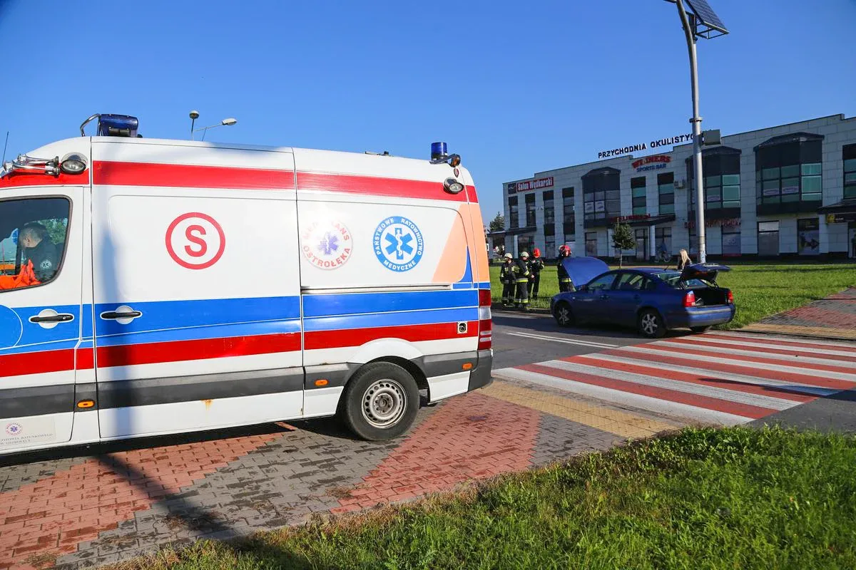 Zderzenie osobówek. Winna kobieta z powiatu ostrowskiego (zdjęcia)
