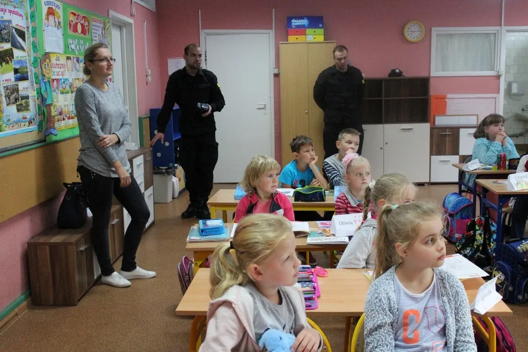 Policjanci edukowali dzieci z "Jedynki" (zdjęcia)