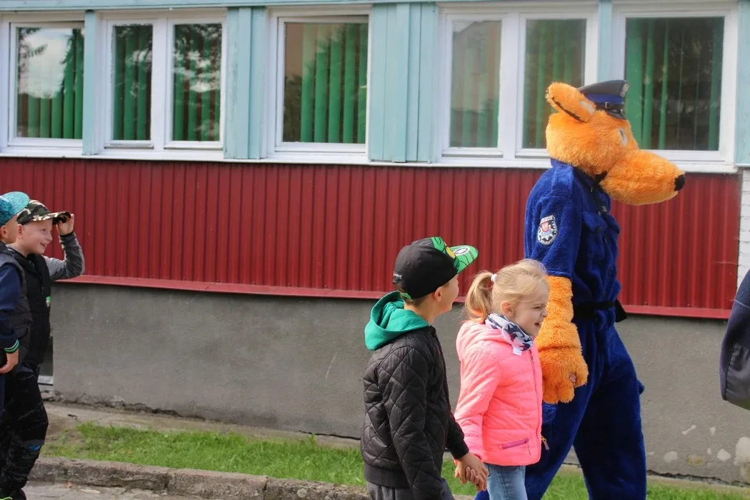 Policjanci edukowali dzieci z "Jedynki" (zdjęcia)