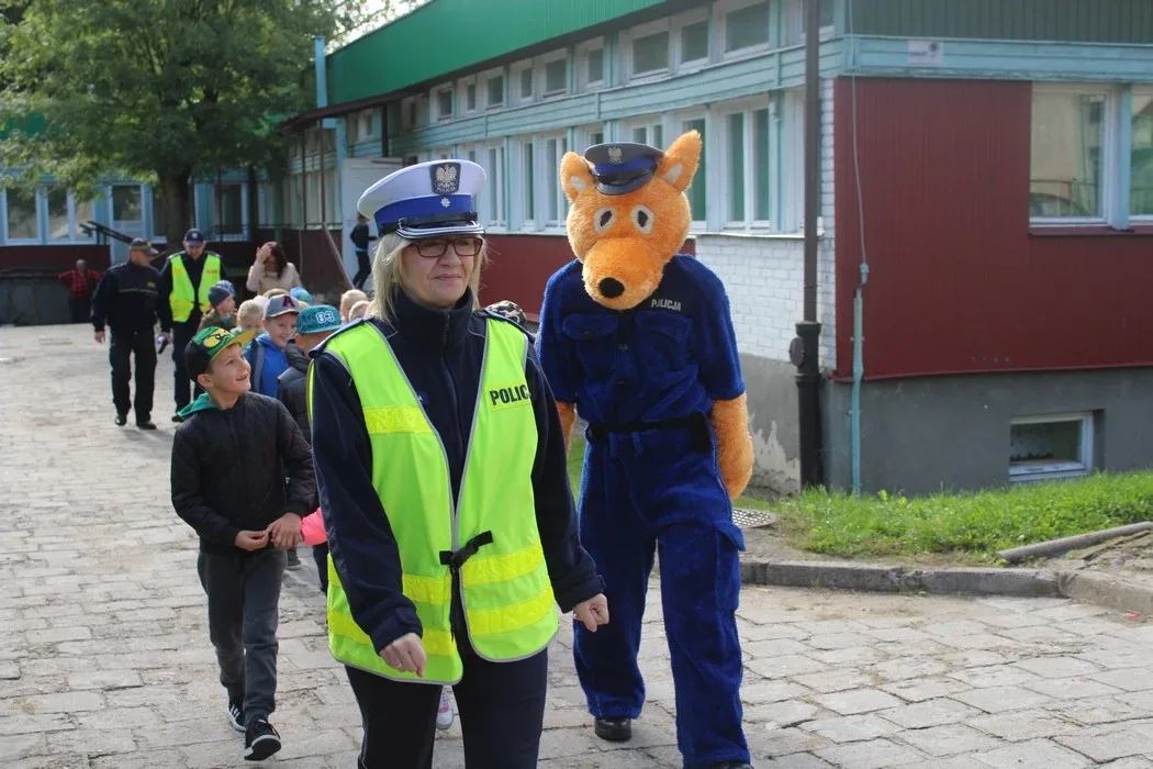 Policjanci edukowali dzieci z "Jedynki" (zdjęcia)