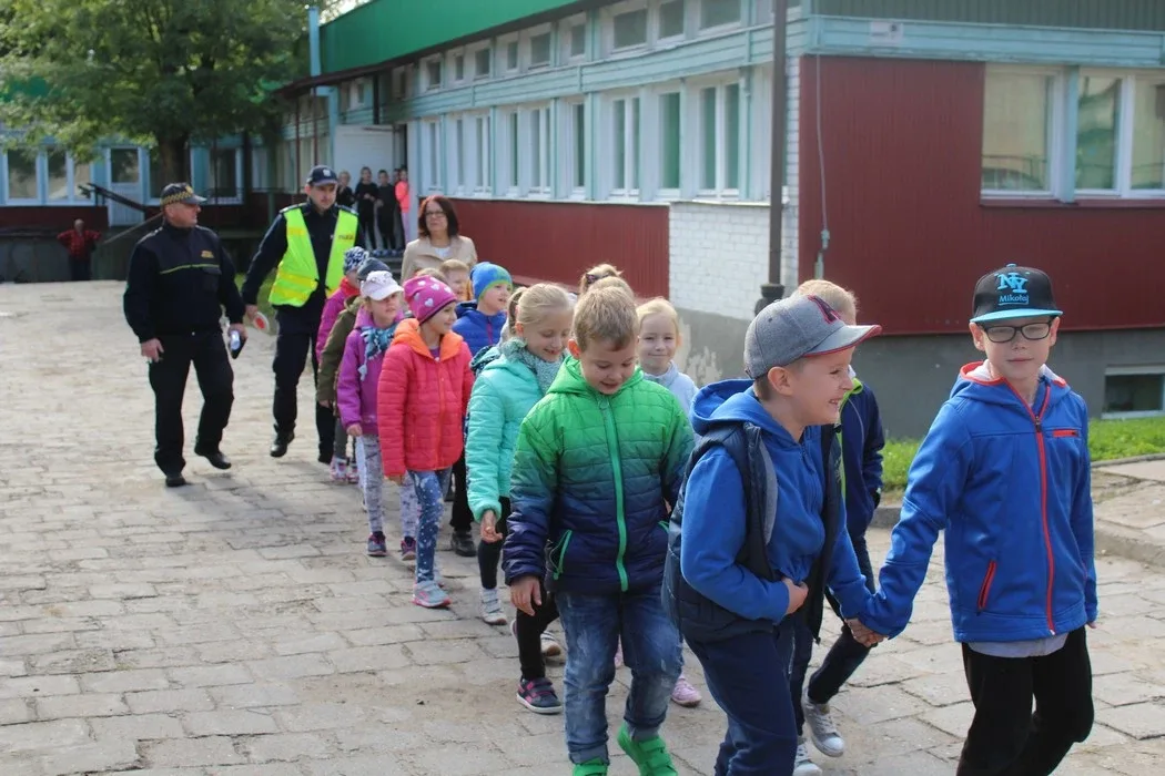 Policjanci edukowali dzieci z "Jedynki" (zdjęcia)