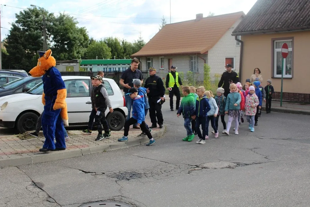 Policjanci edukowali dzieci z "Jedynki" (zdjęcia)