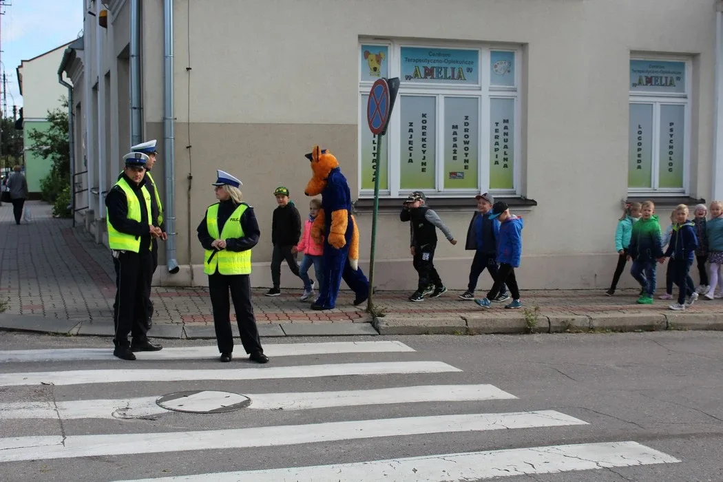Policjanci edukowali dzieci z "Jedynki" (zdjęcia)