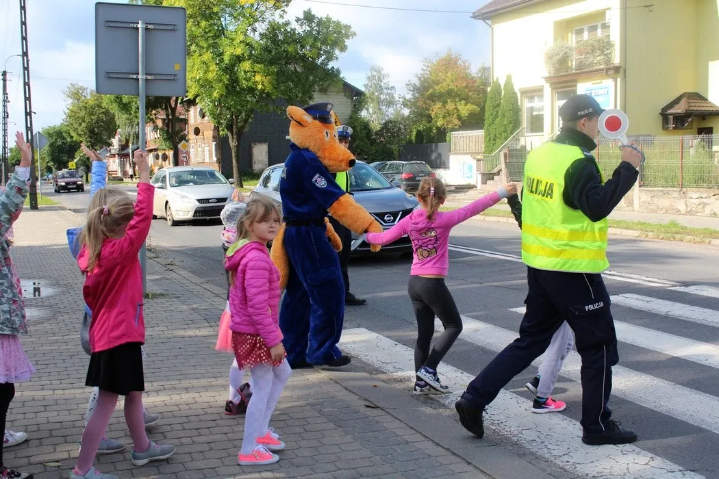 Policjanci edukowali dzieci z "Jedynki" (zdjęcia)