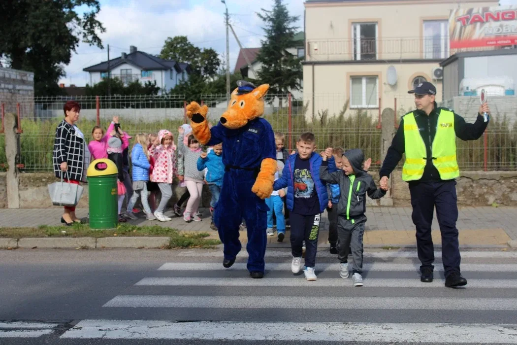 Policjanci edukowali dzieci z "Jedynki" (zdjęcia)