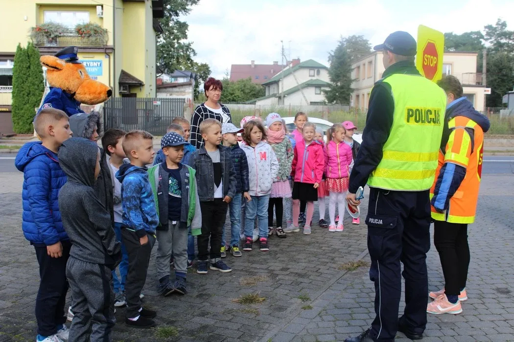 Policjanci edukowali dzieci z "Jedynki" (zdjęcia)