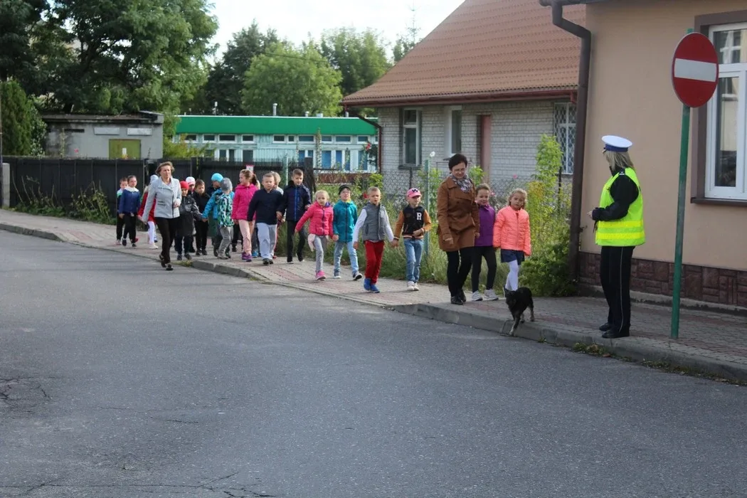 Policjanci edukowali dzieci z "Jedynki" (zdjęcia)