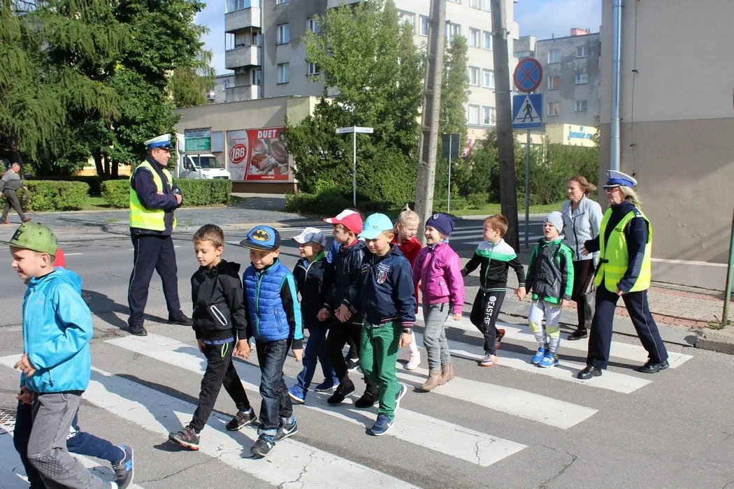 Policjanci edukowali dzieci z "Jedynki" (zdjęcia)