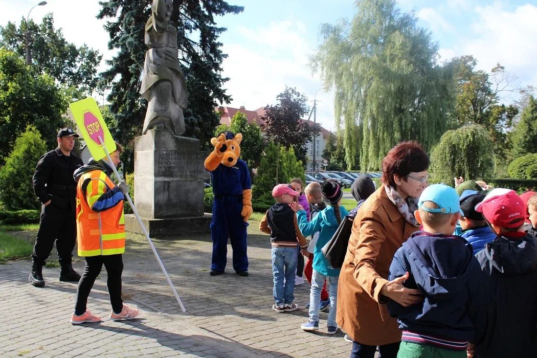 Policjanci edukowali dzieci z "Jedynki" (zdjęcia)