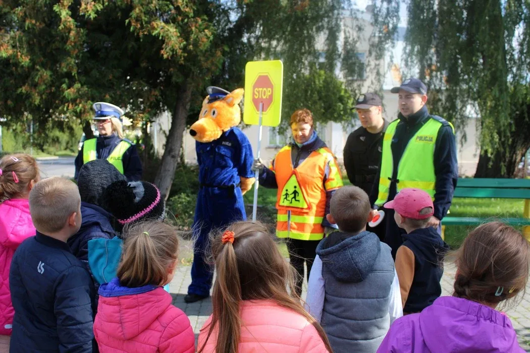 Policjanci edukowali dzieci z "Jedynki" (zdjęcia)