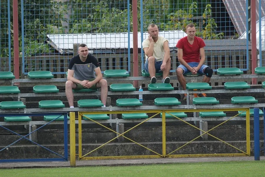 Porażka GKS Andrzejewo i komplet punktów Iskry Zaręby Kościelne na boiskach B klasy (zdjęcia, wideo)