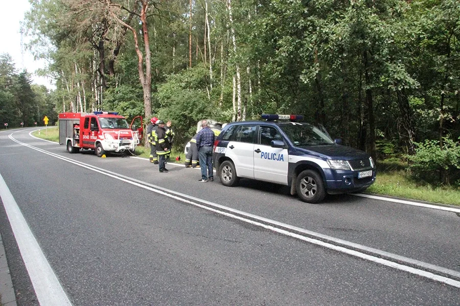 Dachowanie opla na trasie Ostrów Mazowiecka - Ostrołęka