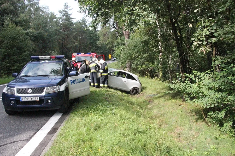 Dachowanie opla na trasie Ostrów Mazowiecka - Ostrołęka