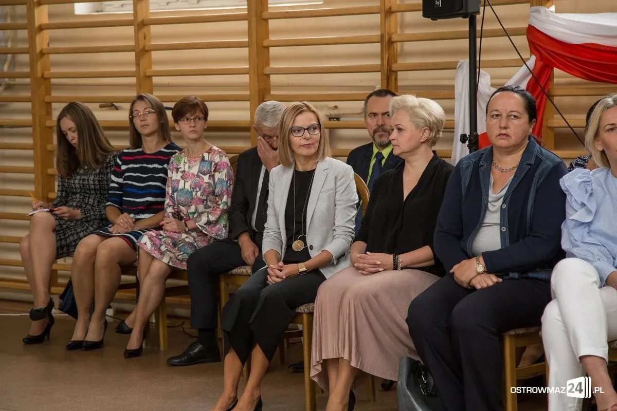 Pierwszy dzwonek zabrzmiał w "Ekonomiku" (zdjęcia)