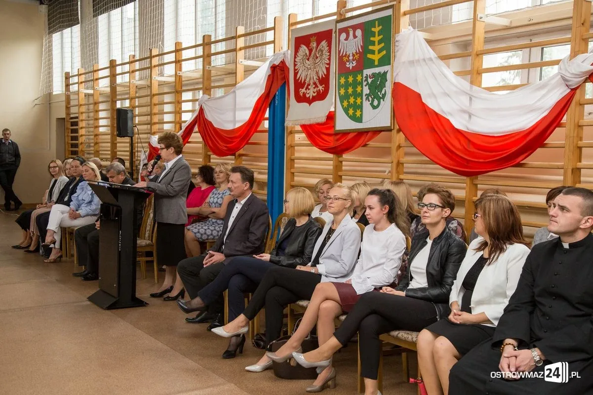 Pierwszy dzwonek zabrzmiał w "Ekonomiku" (zdjęcia)